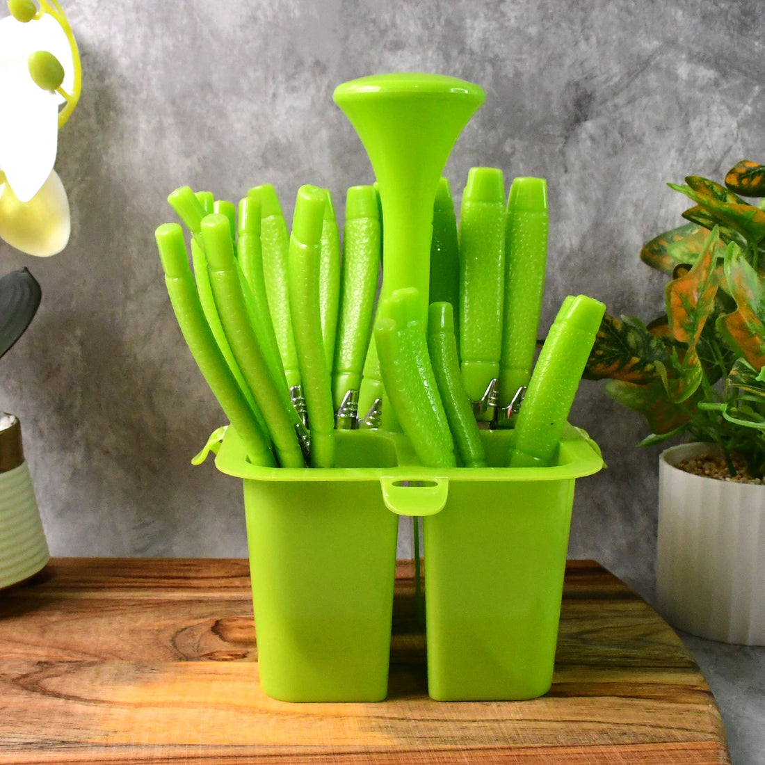 Supermom Premium Fancy Cutlery Set with Holder (24 Pc / Set)