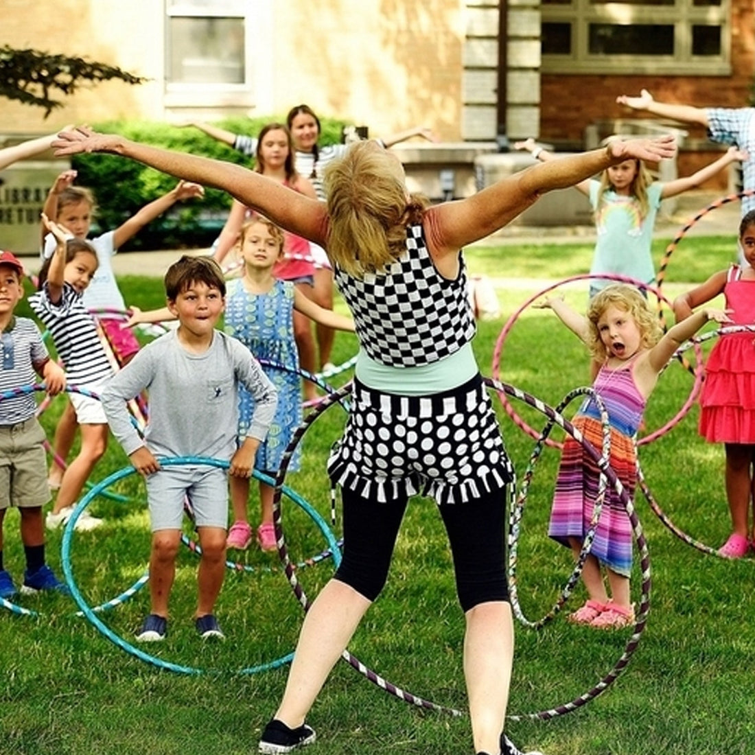 Detailed view of exercise ring with adjustable diameter