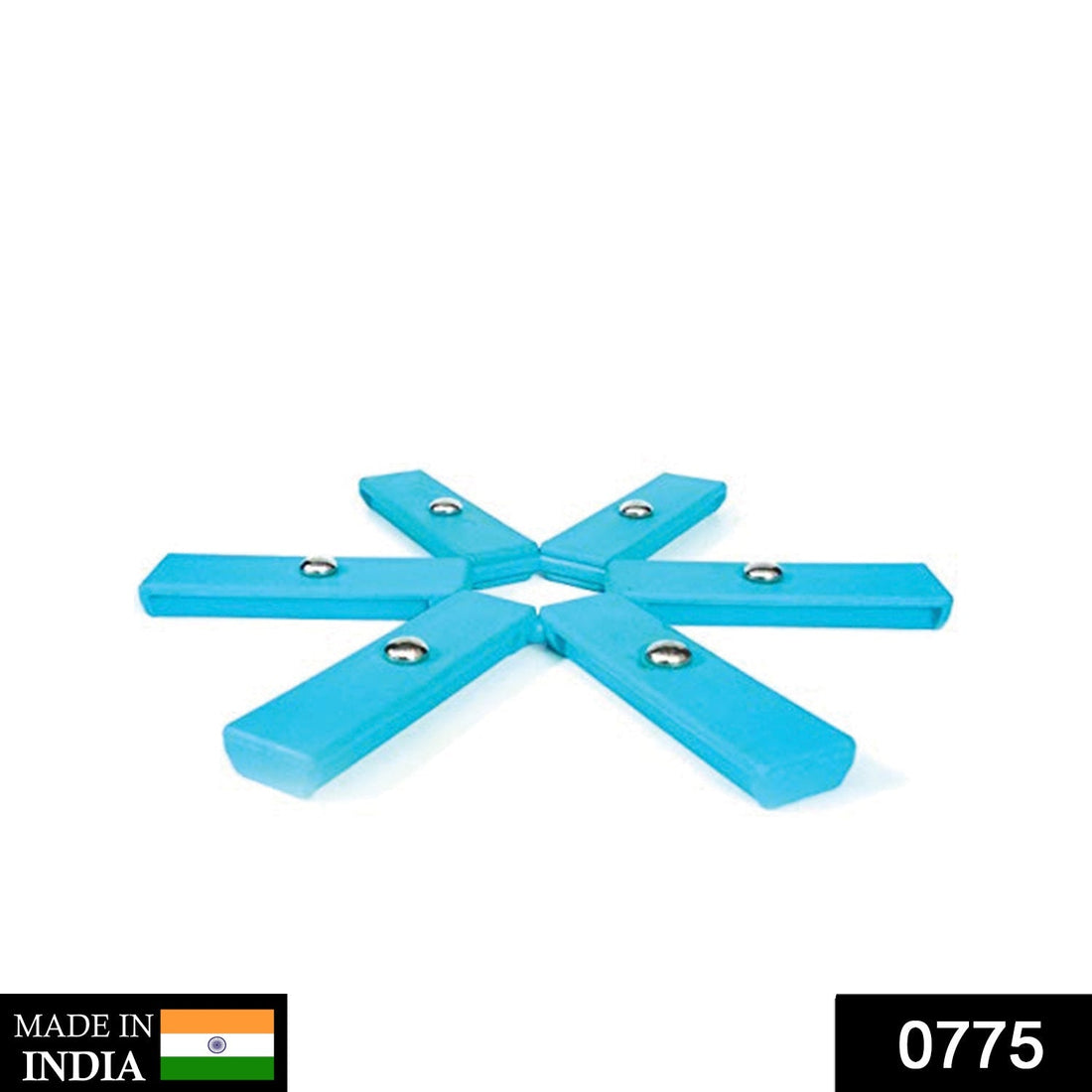 Foldable heat-resistant kitchen hot mat with non-slip design.