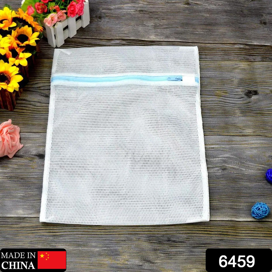 Large mesh laundry bag with zipper, suitable for delicate clothing and travel storage.