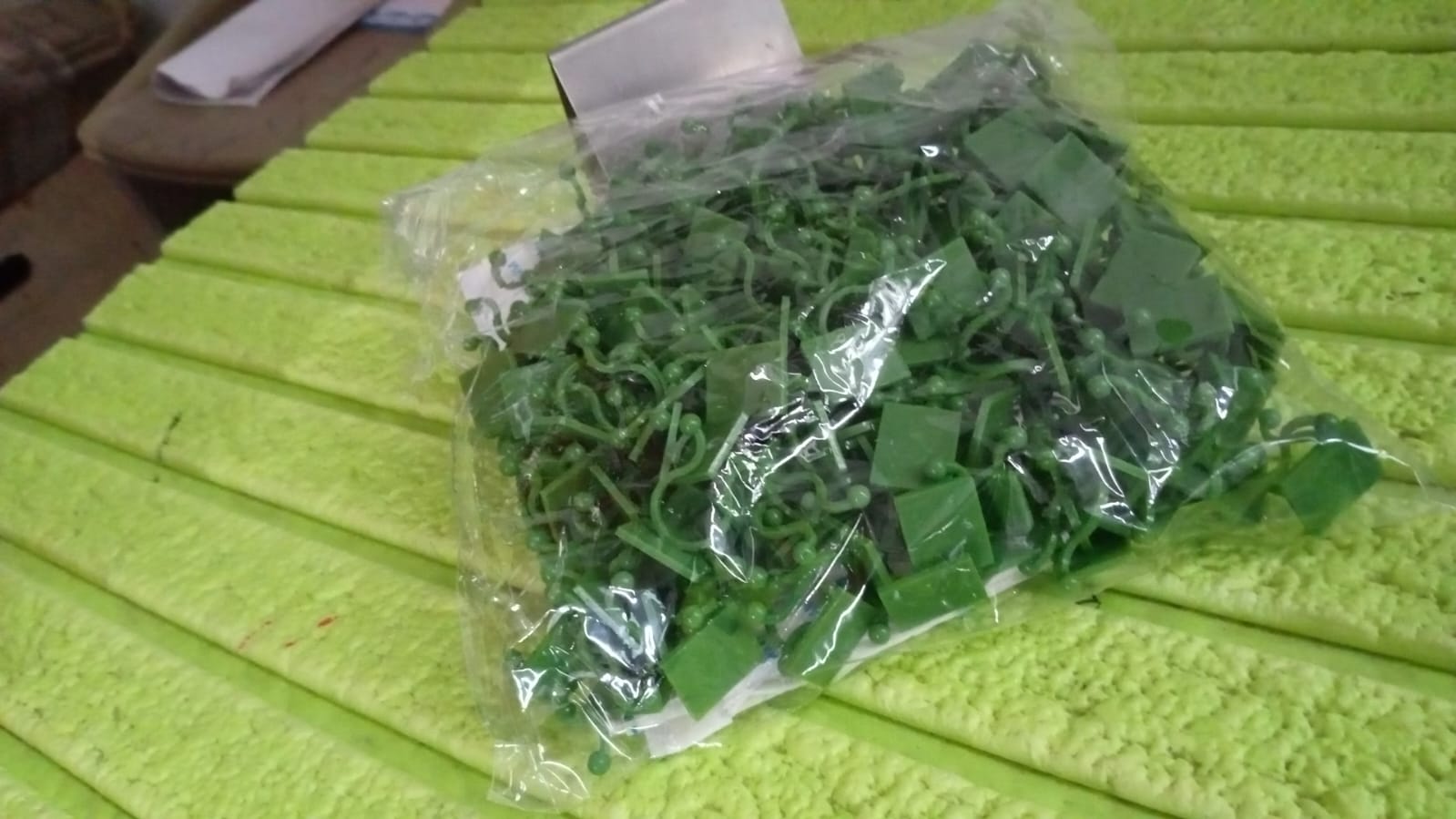 Plant Climbing Wall Fixture Clip Self-Adhesive Hook (Approx 200 Pcs Set)