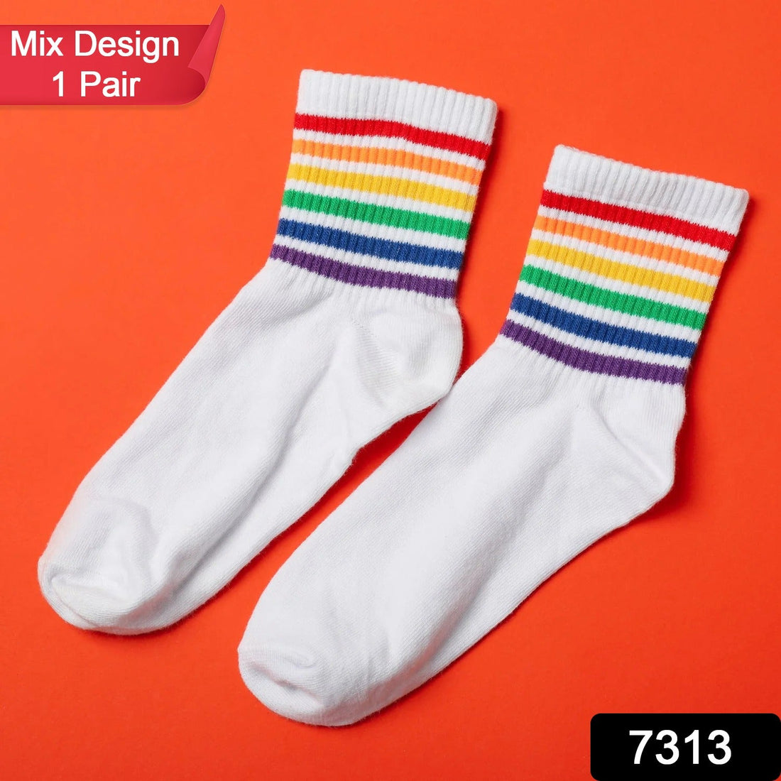 Mix design trendy socks.